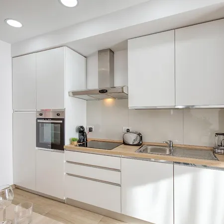 アパート Elegant And Bright One Bedroom In Location Afre1-1 *