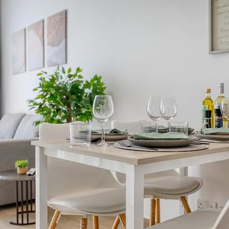 Elegant And Bright One Bedroom In Location Afre1-1