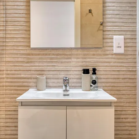 Elegant And Bright One Bedroom In Location Afre1-1 Apartman *